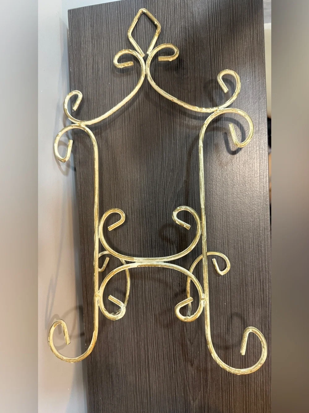 Rustic Decorative Wrought Iron Wallhanging Plate Display- Elegant Scroll Design
